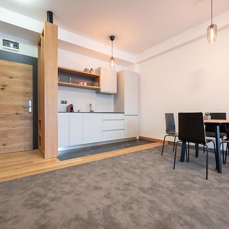 Calvin Aparthotel Oradea Room photo