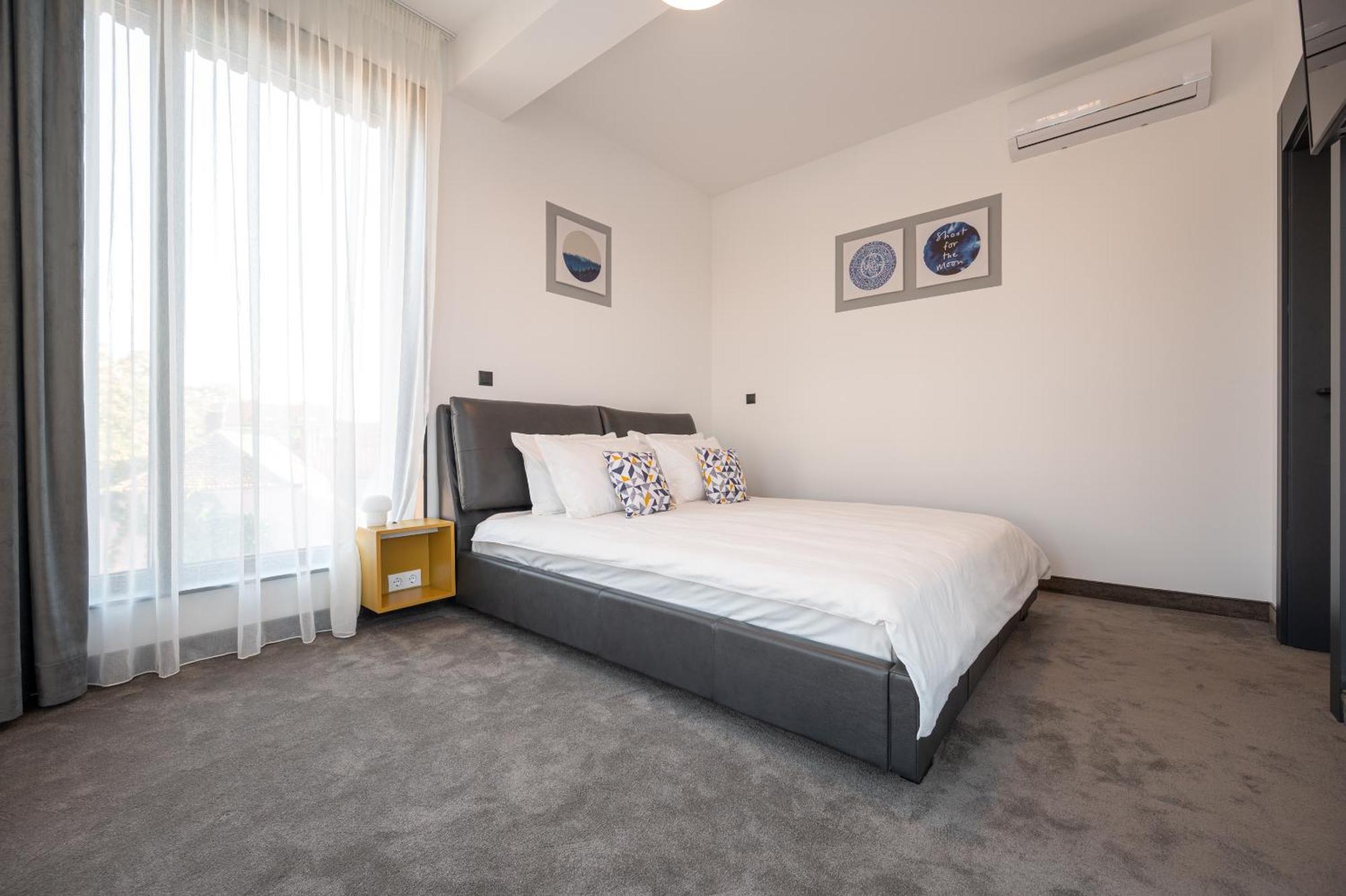 Calvin Aparthotel Oradea Room photo